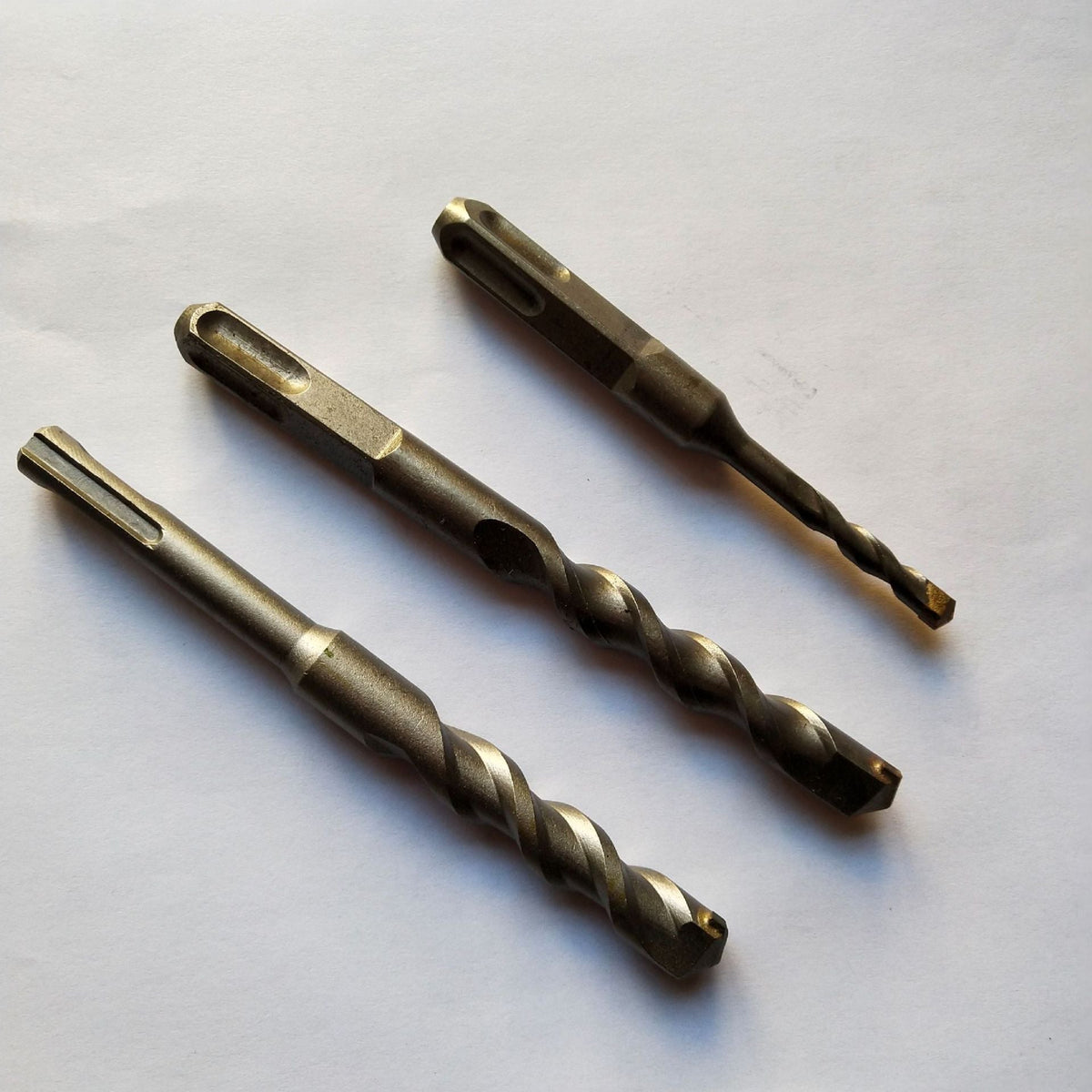 Square shank four-flute alloy hammer drill bit for concrete through-wall drilling, impact drill bit for wall drilling, hammer drill bit.