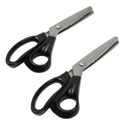 Triangle lace cutter, lock-free curved dogtooth serrated cutter